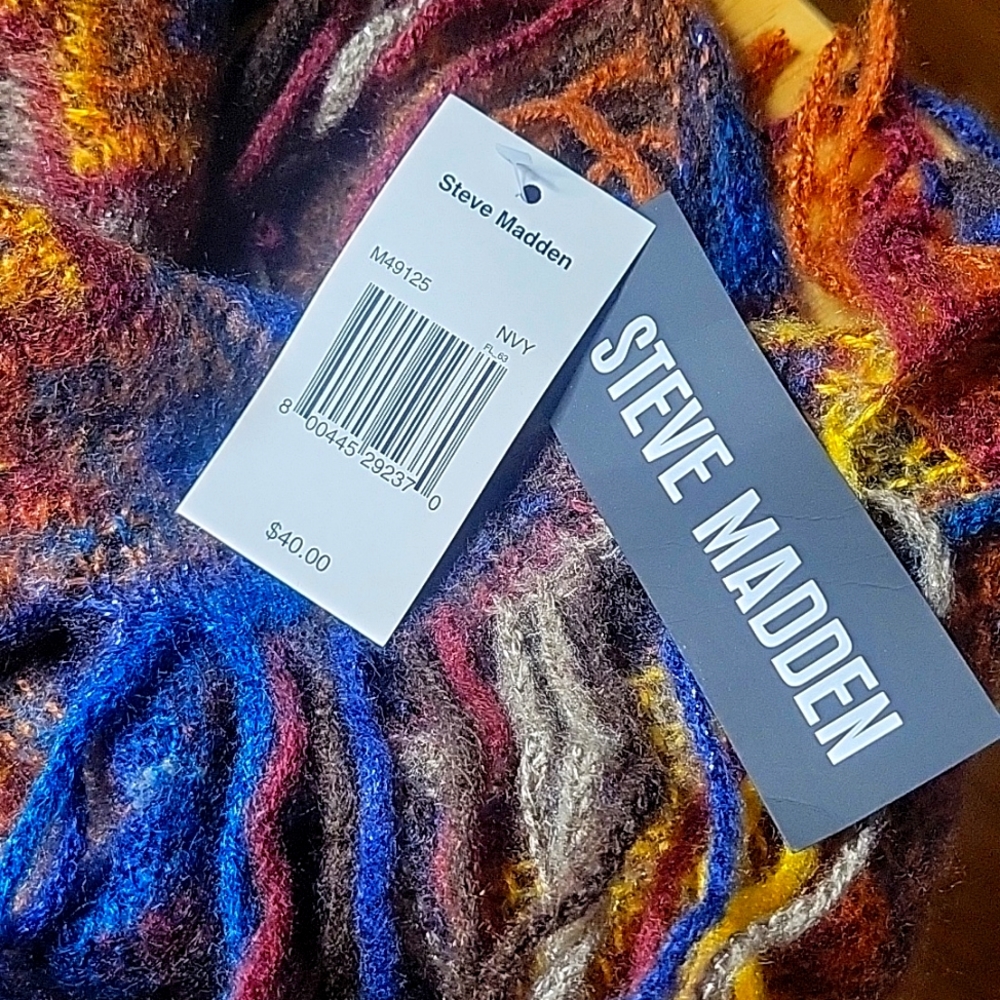 NWT Steve Madden Aztec pattern scarf